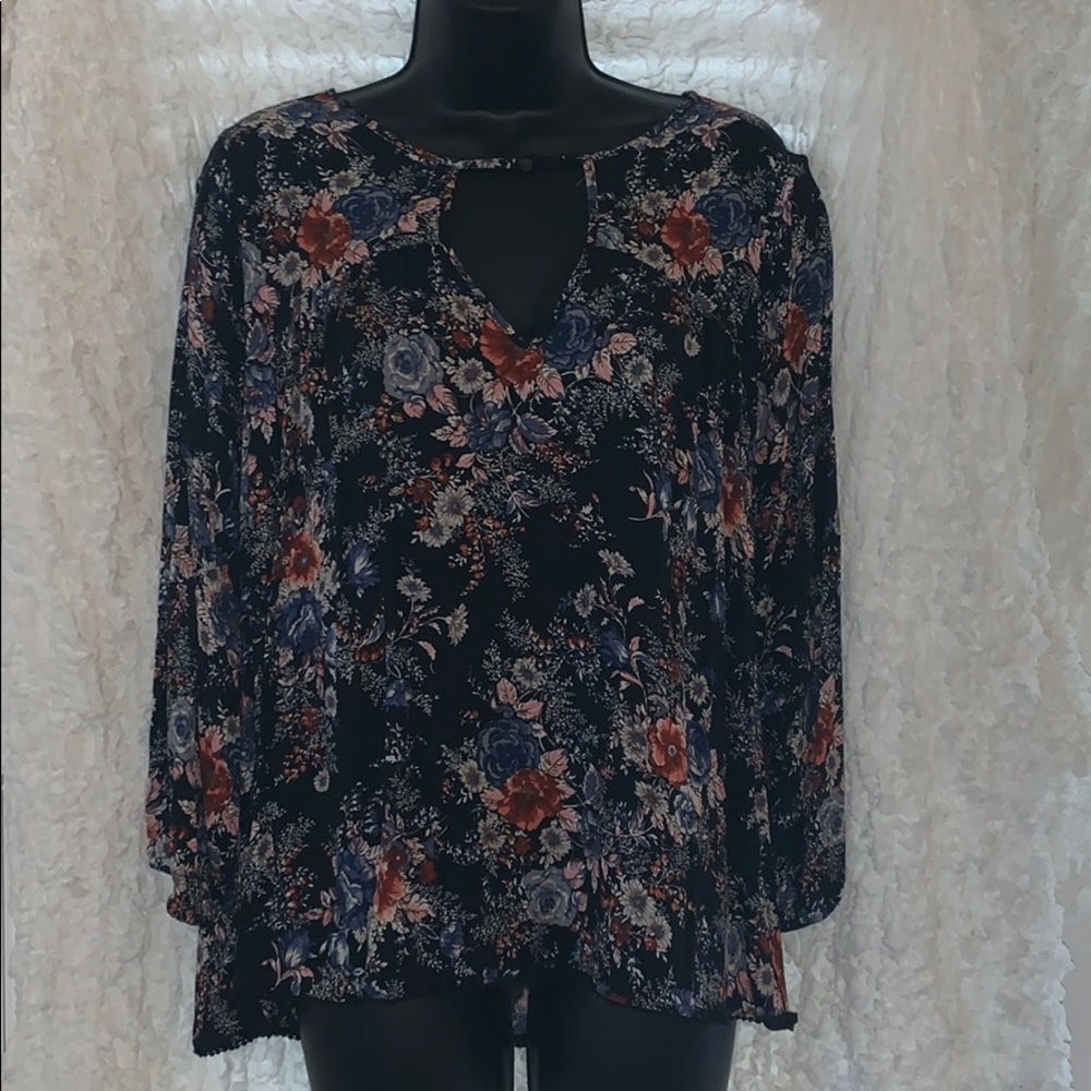 American Eagle keyhole top